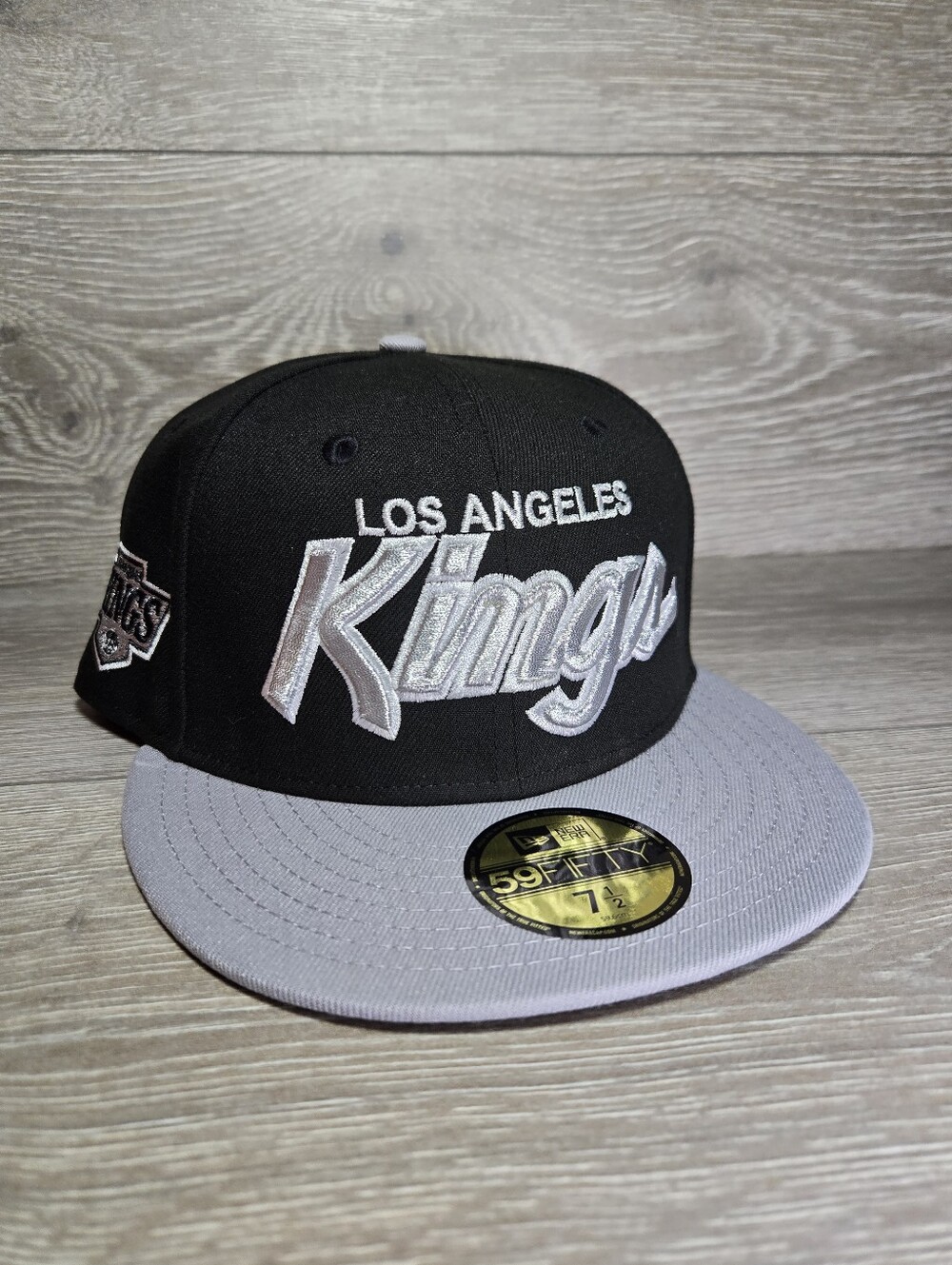 Los Angeles Kings Fitted Hat New Era 59Fifty Logo Patch Script Size 7 1/2 NEW